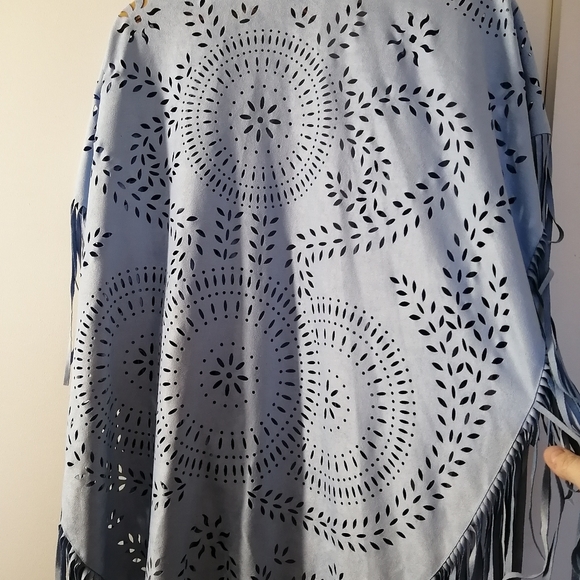 Cut Out Shawl Blue - Picture 3 of 9